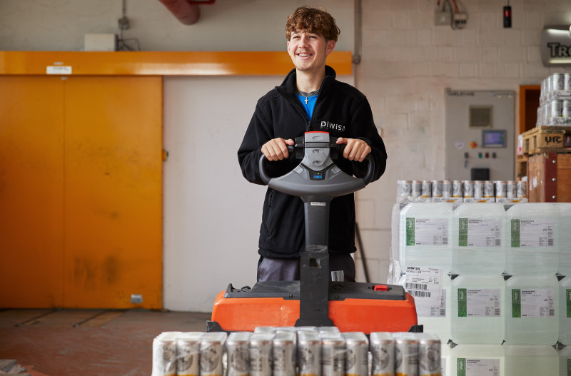 Robin Huser, Collaborateur logistique