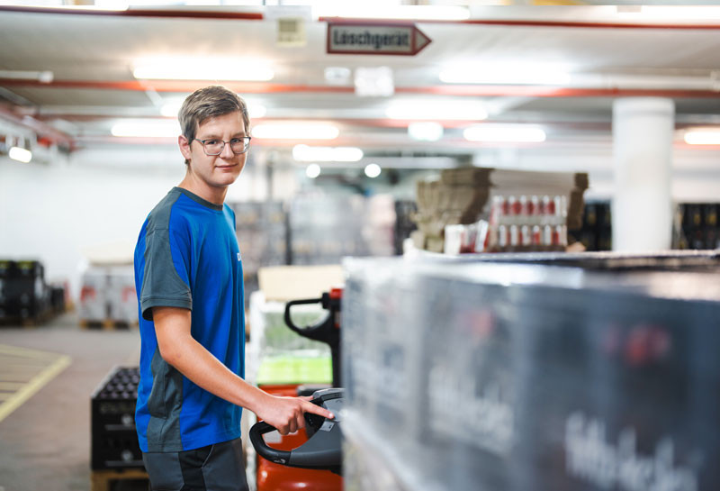 Joel Renggli, Auszubildender Logistiker