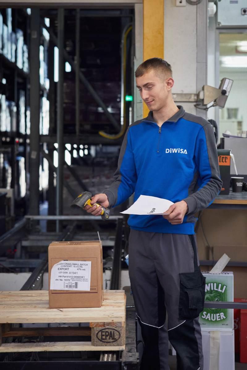 Elia Fessler, Mitarbeiter Logistik / Warenannahme