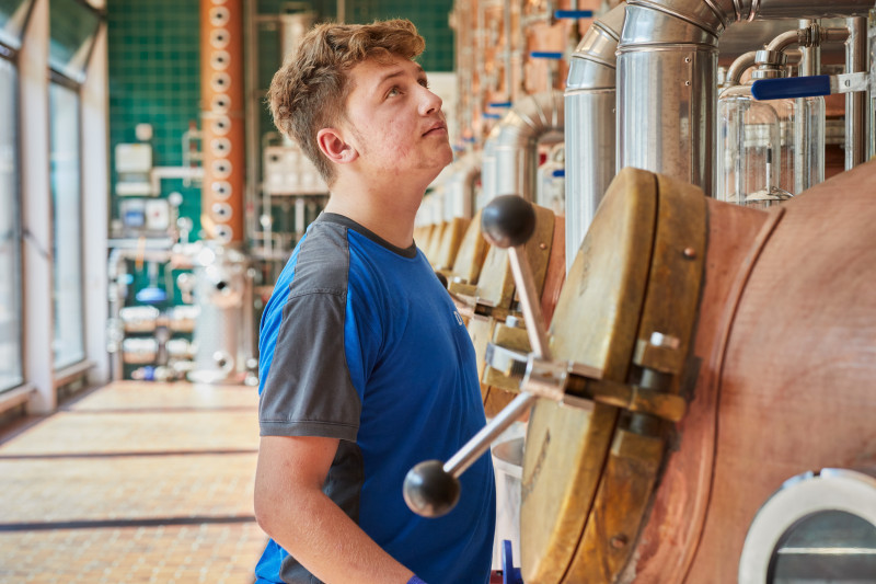 Sandro Schärli, Mitarbeiter Brennerei